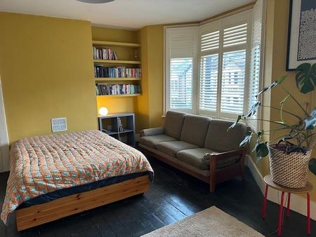 Two lovely spacious rooms in our family home, a large Victorian house in Nunhead, south-east London - Photo 3