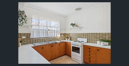 IMMACULATE NORTH SOUTH FACING HOME ON A CORNER ALLOTMENT IN THE DESIRABLE 'CRICKETER'S ESTATE' - NOW AVAILABLE FOR RENT! - Photo 2