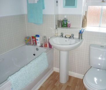 3 bedroom semi-detached house to rent - Photo 6