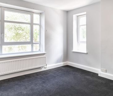 3 bedroom flat to rent - Photo 3
