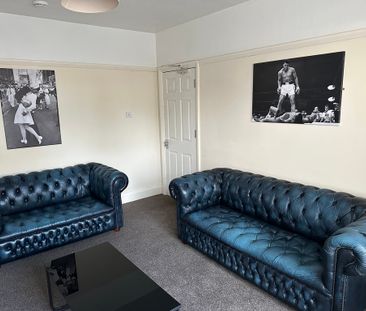 5 Bed Student Accommodation - Photo 2