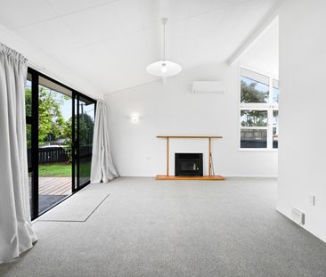 Step into this freshly renovated 3-bedroom, 1-bathroom home on Cros... - Photo 6