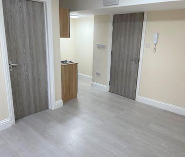 Studio to rent - Photo 3