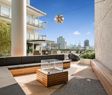 Modern One Bedroom With Spectacular Views - Photo 6