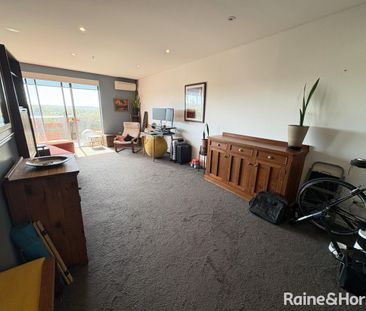 Spacious Apartment in Central Location! - Photo 6