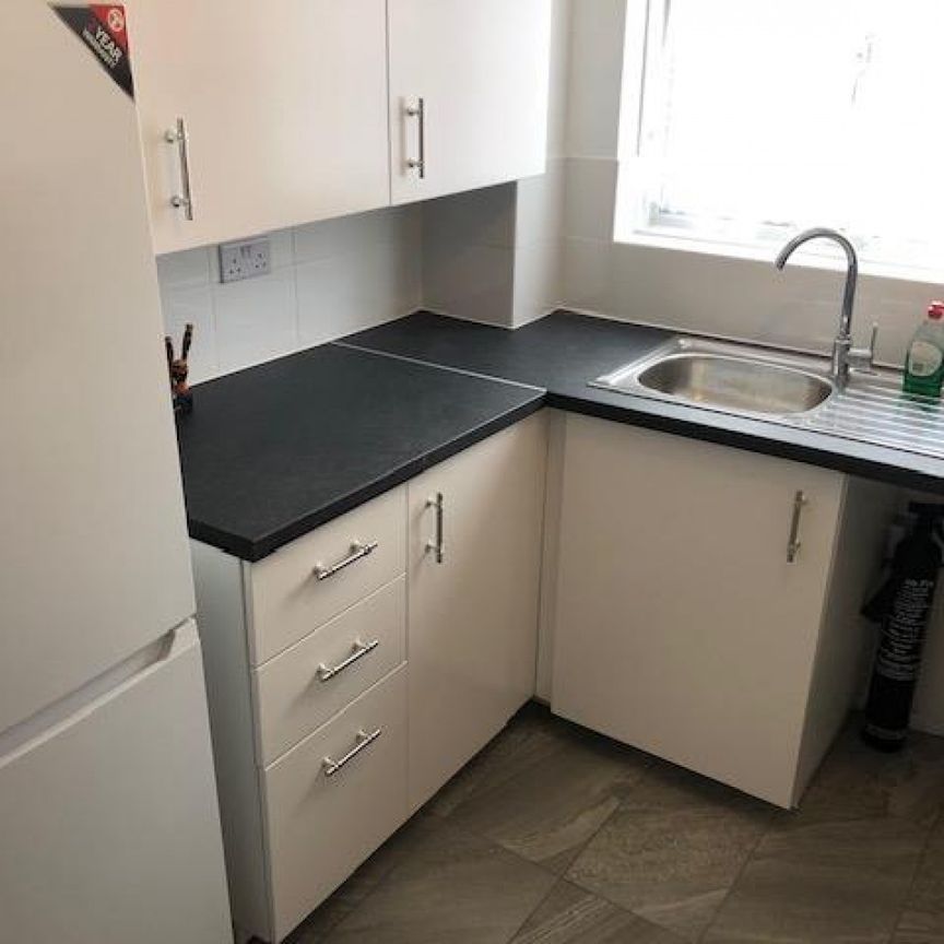 2 Bedroom Flat To Let - Photo 1