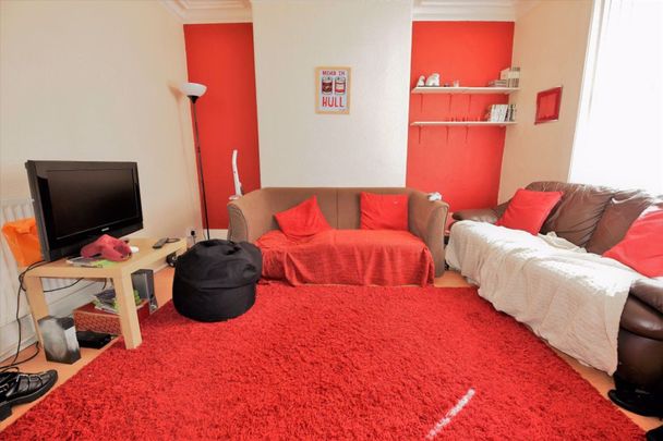 3 bedroom House in Burley Lodge Terrace, Leeds - Photo 1