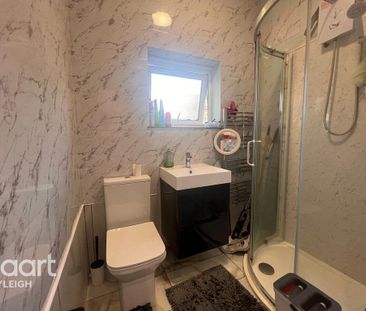 1 bedroom in a flat share to rent - Photo 3