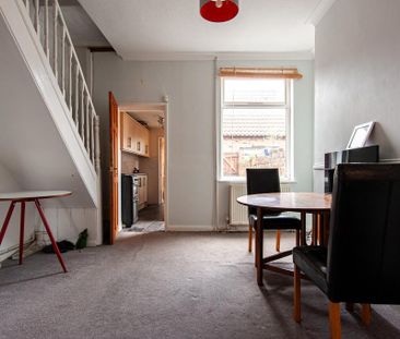 2 bedroom terraced house to rent - Photo 3