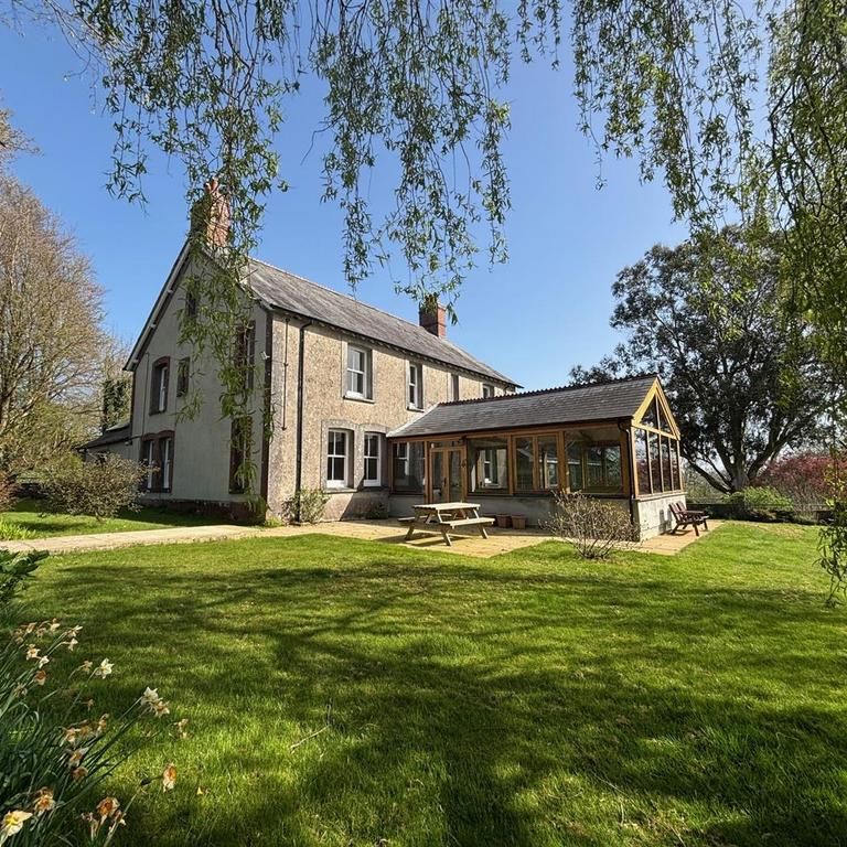 7 bedroom semi-detached house to rent - Photo 1