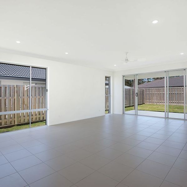 STYLISH AND MODERN HOME IN BURPENGARY EAST - Photo 1