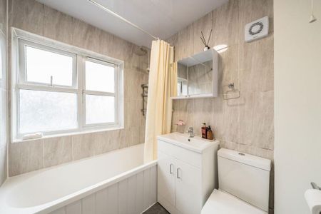 2 bedroom end of terrace house to rent - Photo 5