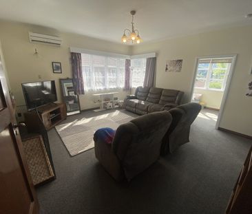 Bright 2-Bedroom Home in Wakari - Photo 3