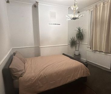 3 Bed Terraced House, London, SE15 - Photo 6