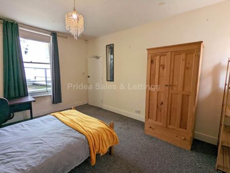 1 bedroom in a house share to rent - Photo 2