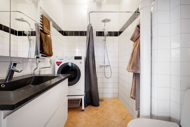 Lys og rummelig Østerbro-lejlighed med stort køkken-alrum og altan mod hyggeligt gårdmiljø - Foto 1