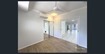 4 Bedroom Luxury In The Heart Of the City!! - Photo 4