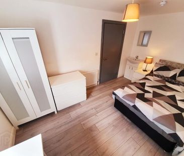 Room 7, 37 Magdela Street, Botanic, Belfast, BT7 1PV - Photo 3