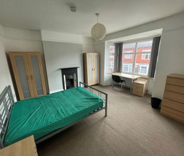 4 bedroom terraced house to rent - Photo 3