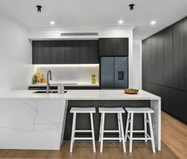 Style & Sophistication - Photo 2