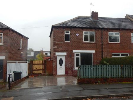3 bedroom semi-detached house to rent - Photo 3