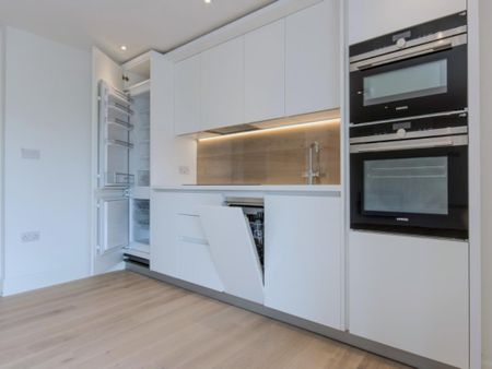 King Georges Walk, Esher, Surrey, KT10 - Photo 2