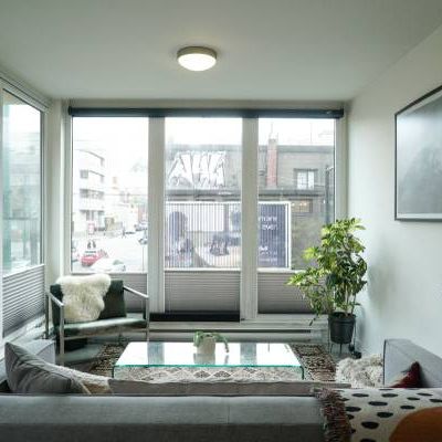 2BD 2BA Bright corner Gastown unit in the heart of the city - Photo 1