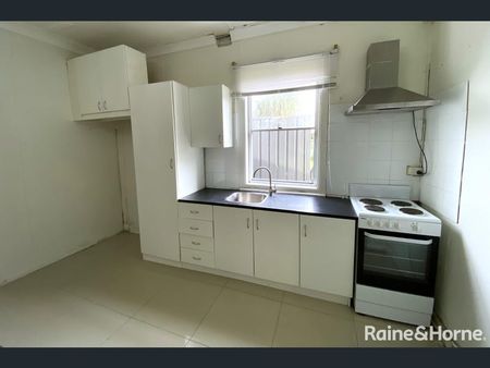 1-bedroom flat in great location - Photo 4