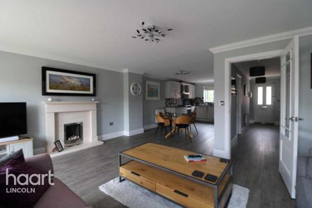 3 bedroom terraced house to rent - Photo 3