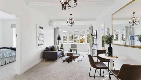 Character apartment on Tinakori Road - Photo 3