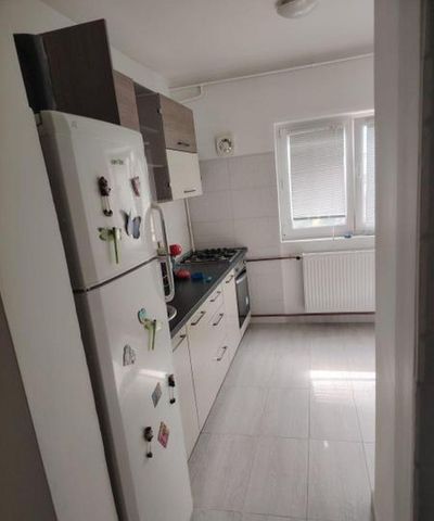 Brancoveanu etaj 8 decomandat - Fotografie 2