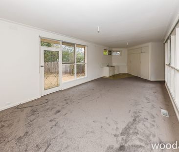 Large Family Home freshly painted throughout with new carpets and b... - Photo 3