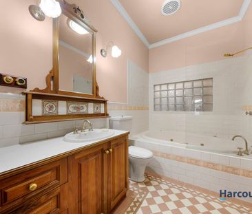 Family Home in Derrimut Heath Estate. - Photo 5