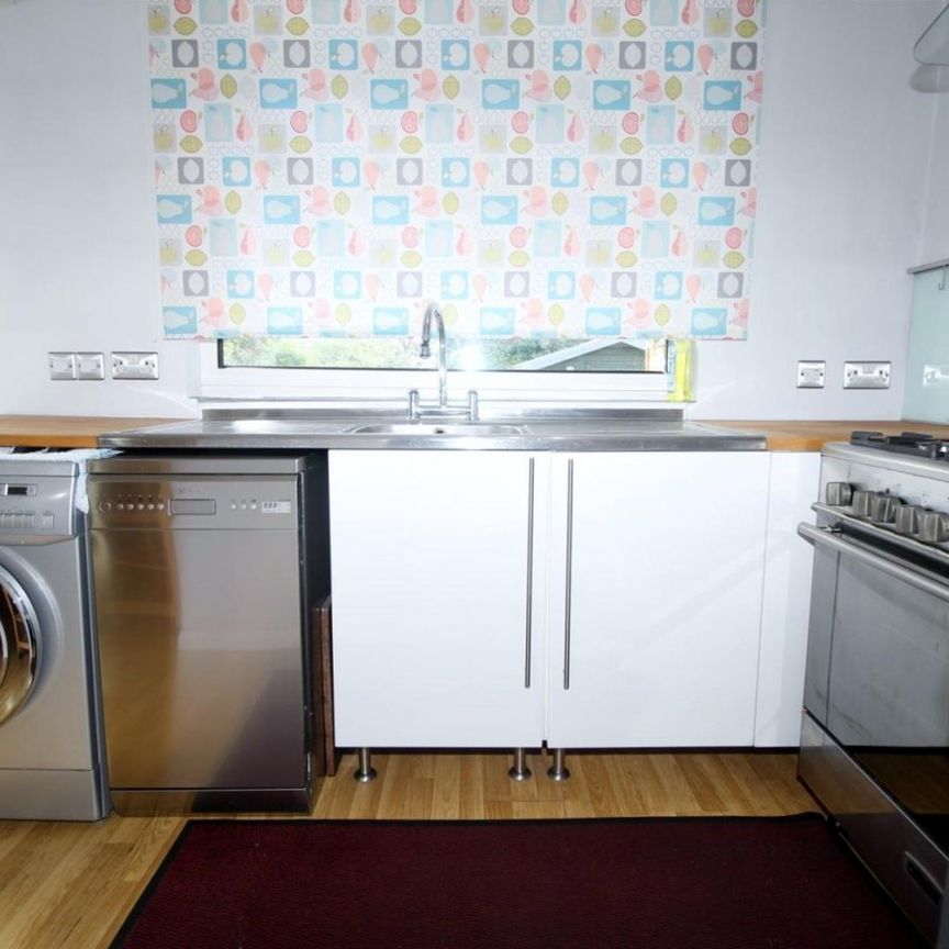 4 Bedroom House - End Terrace To Let - Photo 1