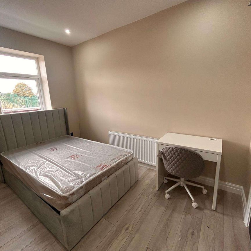 🩺 Newly Renovated House Share - Ideal for Medical Students | Farnworth, Bolton Room 4 - Photo 1