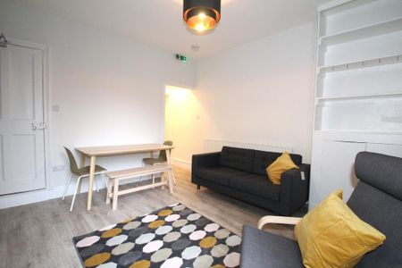 3 bedroom end of terrace house to rent - Photo 2