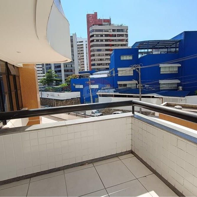 Apartamento com 1 quarto e sala com varanda, 57 m² em Condomínio Completo - Foto 1