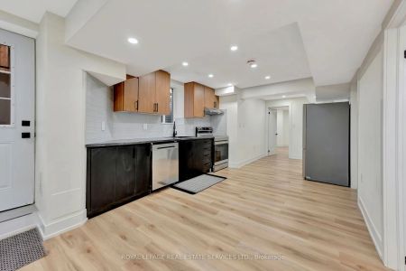 Detached Home For Lease | W9044225 - Photo 2