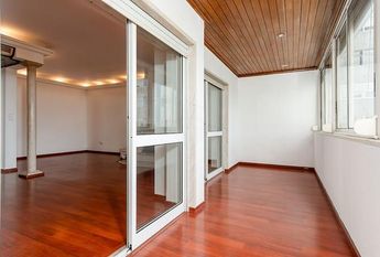 Apartamento T5 em Setúbal