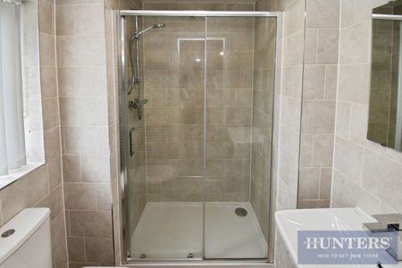 3 bedroom House To Let Total Size: 829 SQ FT - Photo 5