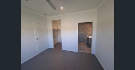Brand New Family Home in Peaceful Redland Bay Pocket - Photo 4