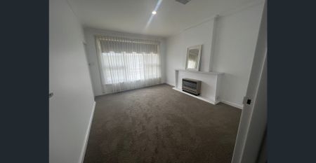 Position Perfect - 6 month lease - Photo 3
