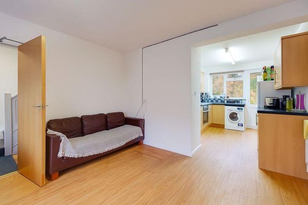 5 bedroom semi-detached house to rent - Photo 1