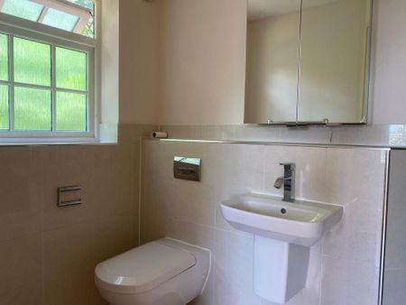5 bedroom detached house to rent - Photo 3