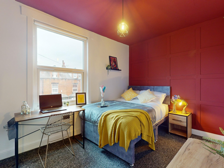 Stunning 6 Bed all ensuite property in central Headingley - Photo 4