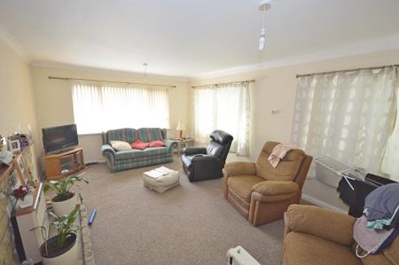 3 bedroom detached bungalow to rent - Photo 4
