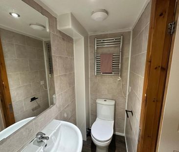 1 bedroom in a house share to rent - Photo 6