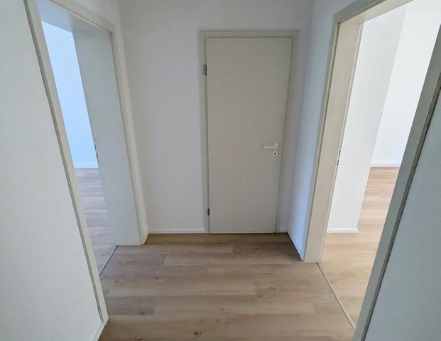 ++ frisch renovierte 2-Raum Wohnung in beliebter Lage - direkte Nähe zur ERMAFA-Passage ++ - Foto 1