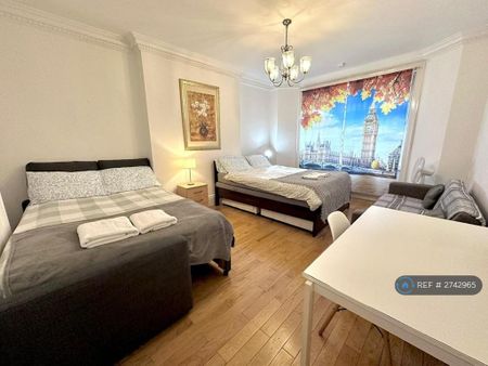 1 bedroom in a flat share to rent - Photo 2