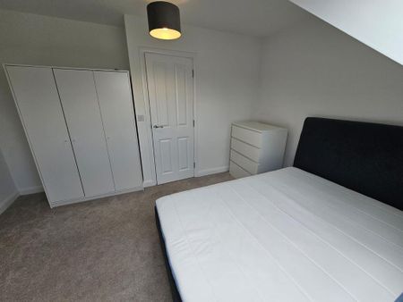 1 bedroom in a house share to rent - Photo 3